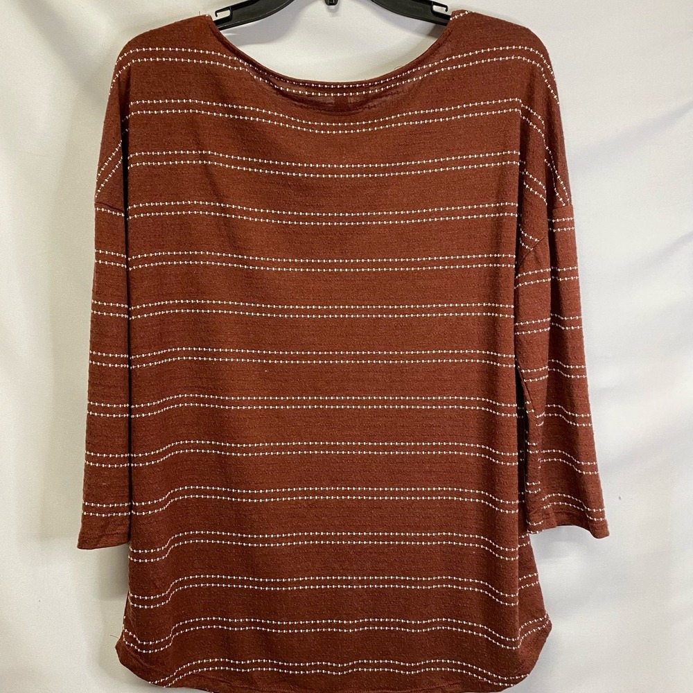 Above and Beyond  NWT Woman's 1x Brown Pullover Top with Button Accents